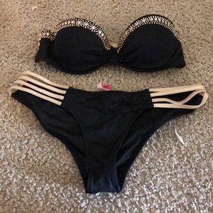 Victoria’s Secret bikini